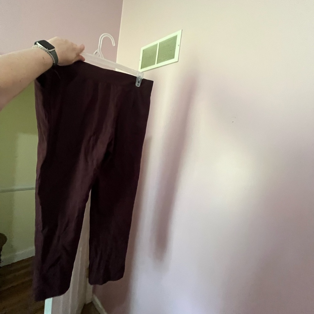 Women's Cropped Pants in Burgundy
